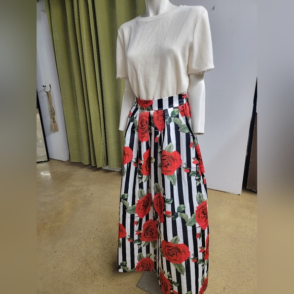 Dresses & Skirts - Fabulous Floral Maxi.